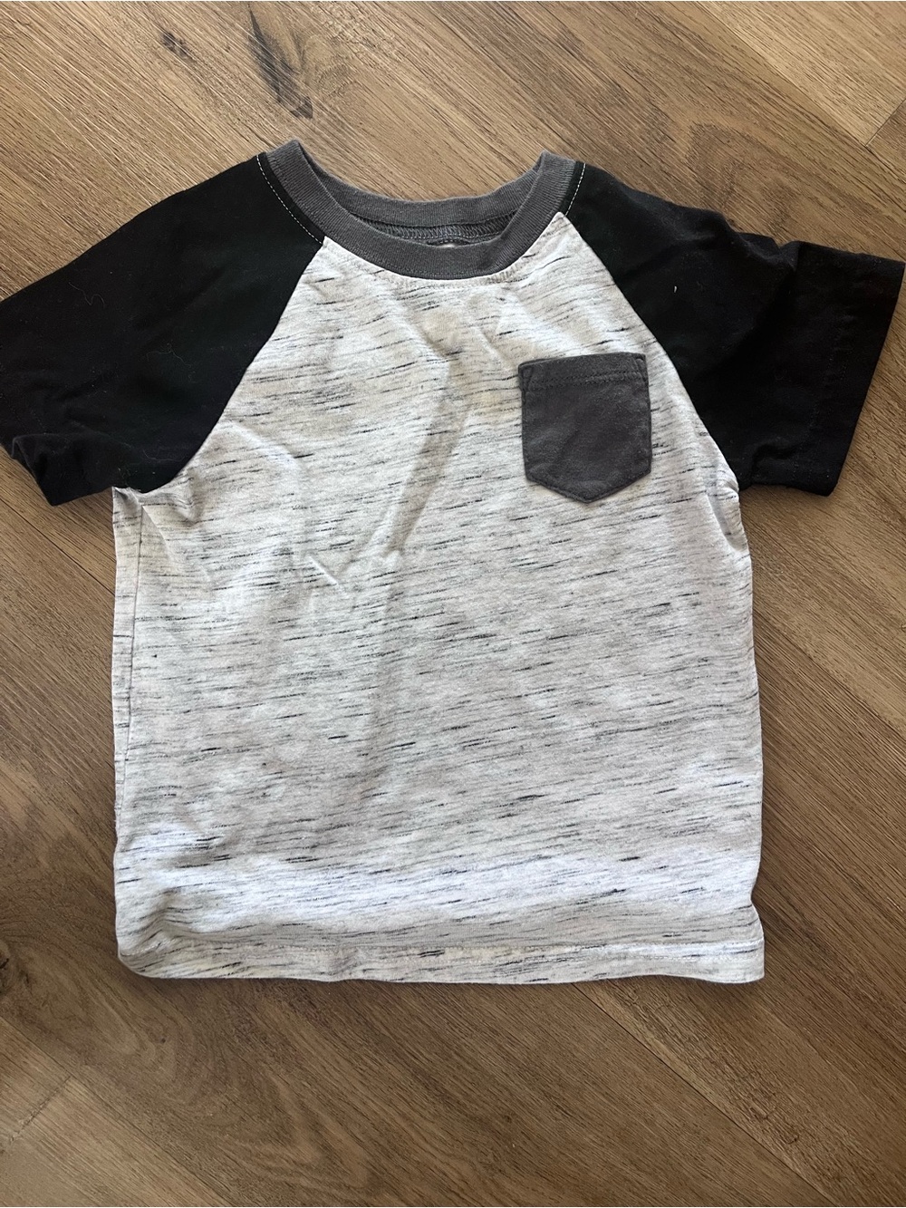 Garanimals Heather Gray Body with Black Raglan Sleeves Tee 2T